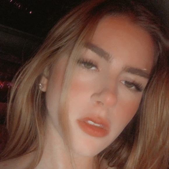 Meet your Posher, Stephanie - Picture 1 of 1